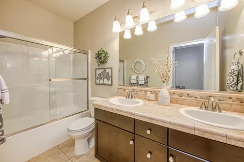 Bath - 4199 Trenton Ave, Clovis, CA 93619 photo 2 of 4