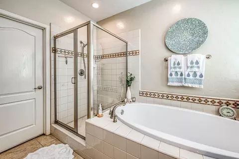 Bath - 4199 Trenton Ave, Clovis, CA 93619 photo 4 of 4