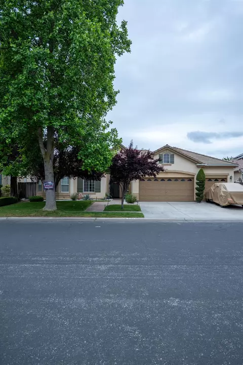 2162 Everglade Ave, Clovis, CA 93619