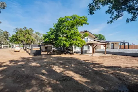 Exterior - 5451 Amber Ave, Clovis, CA 93619 photo 9 of 14