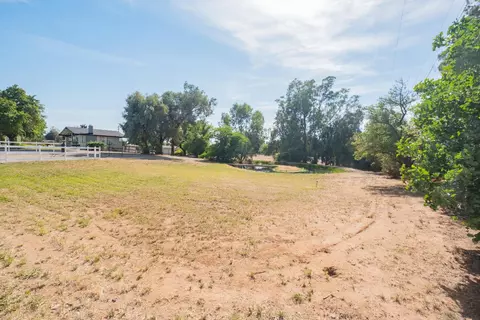 Exterior - 5451 Amber Ave, Clovis, CA 93619 photo 8 of 14