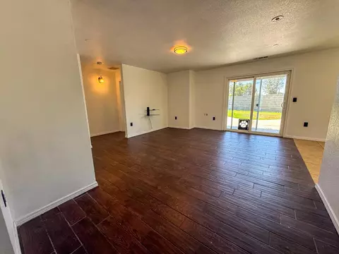 Living - 28874 Posey Ave, Madera, CA 93638 photo 2 of 3