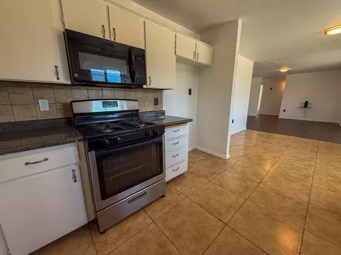 Kitchen - 28874 Posey Ave, Madera, CA 93638 photo 5 of 5