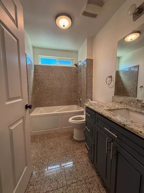 Bath - 28874 Posey Ave, Madera, CA 93638 photo 10 of 11