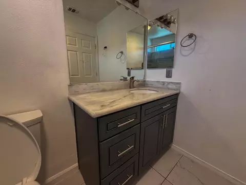 Bath - 28874 Posey Ave, Madera, CA 93638 photo 8 of 11