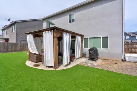 Exterior - 860 Blue Oak Ln W, Madera, CA 93636 photo 9 of 14
