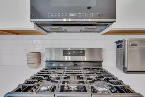 Kitchen - 860 Blue Oak Ln W, Madera, CA 93636 photo 5 of 5