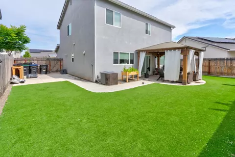 Exterior - 860 Blue Oak Ln W, Madera, CA 93636 photo 8 of 14