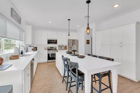 Kitchen - 860 Blue Oak Ln W, Madera, CA 93636 photo 2 of 5