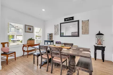 Dining - 860 Blue Oak Ln W, Madera, CA 93636 photo 1 of 1