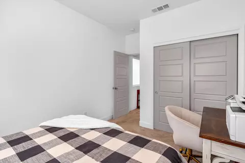 Bedroom - 860 Blue Oak Ln W, Madera, CA 93636 photo 2 of 9