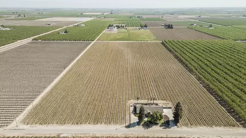 5290 N Bishop Ave, Fresno, CA 93723
