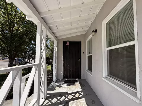 Exterior - 713 W 4th St, Madera, CA 93637 photo 5 of 13