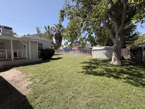 Exterior - 713 W 4th St, Madera, CA 93637 photo 12 of 13
