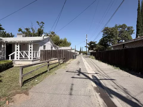 Exterior - 713 W 4th St, Madera, CA 93637 photo 4 of 13
