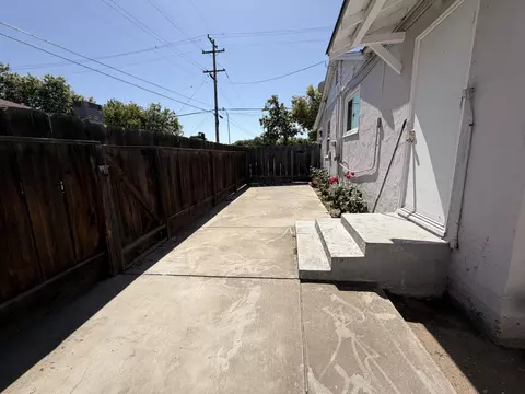 Exterior - 713 W 4th St, Madera, CA 93637 photo 9 of 13