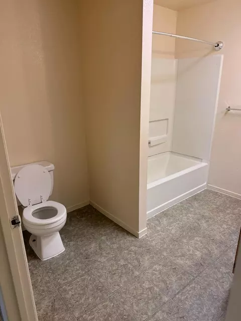 Bath - 400 W Forest Ave, Coalinga, CA 93210 photo 1 of 1