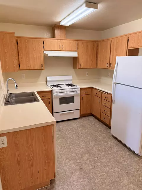 Kitchen - 400 W Forest Ave, Coalinga, CA 93210 photo 1 of 1