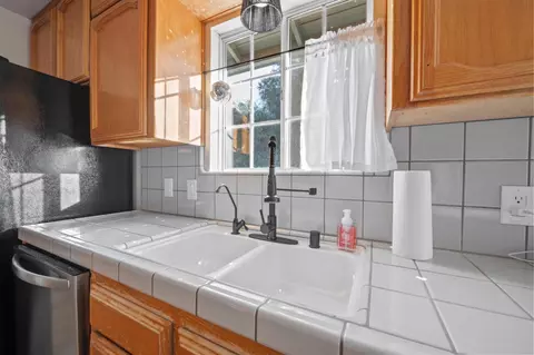 Kitchen - 38570 Rustic Ln, Yokuts Valley, CA 93657 photo 3 of 3