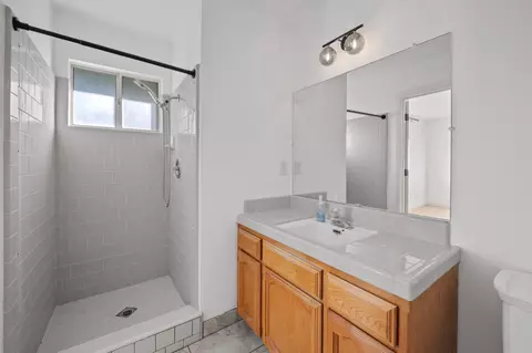 Bath - 38570 Rustic Ln, Yokuts Valley, CA 93657 photo 2 of 4
