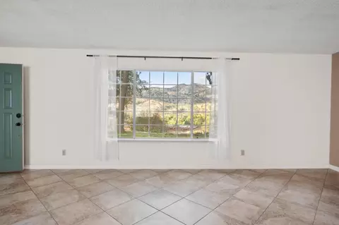 Living - 38570 Rustic Ln, Yokuts Valley, CA 93657 photo 3 of 8