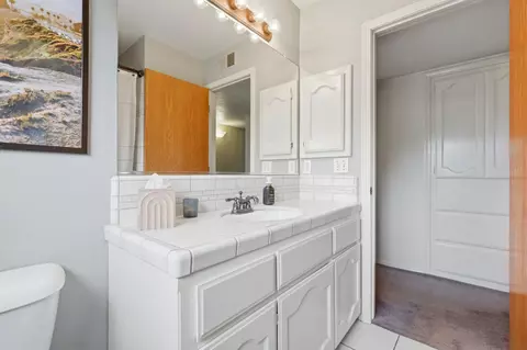 Bath - 9317 14th Ave, Hanford, CA 93230 photo 2 of 5