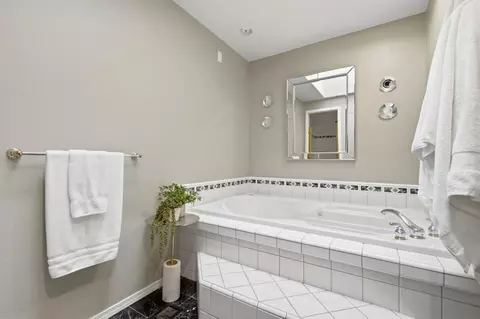 Bath - 9317 14th Ave, Hanford, CA 93230 photo 4 of 5