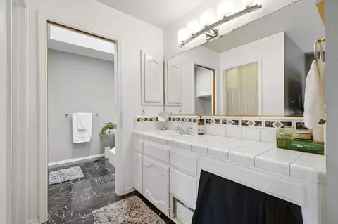 Bath - 9317 14th Ave, Hanford, CA 93230 photo 3 of 5