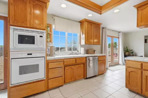 Kitchen - 9317 14th Ave, Hanford, CA 93230 photo 6 of 6