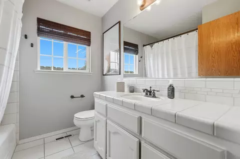 Bath - 9317 14th Ave, Hanford, CA 93230 photo 1 of 5
