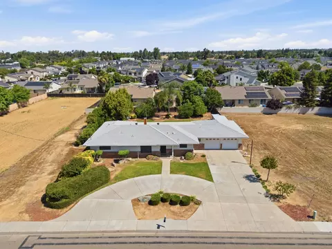 5396 W Clinton, Fresno, CA 93722