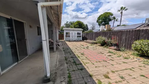 Exterior - 575 Macadamia Ave, Madera, CA 93637 photo 8 of 8
