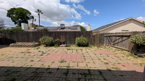 Exterior - 575 Macadamia Ave, Madera, CA 93637 photo 6 of 8