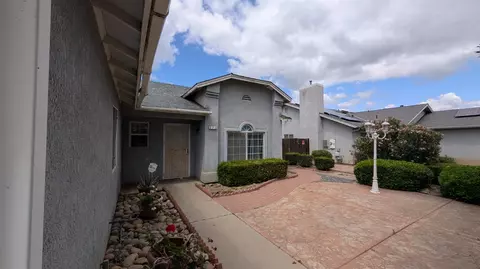 Exterior - 575 Macadamia Ave, Madera, CA 93637 photo 5 of 8