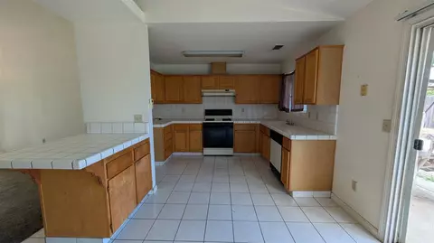 Kitchen - 575 Macadamia Ave, Madera, CA 93637 photo 1 of 1