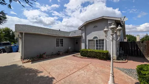 Exterior - 575 Macadamia Ave, Madera, CA 93637 photo 2 of 8