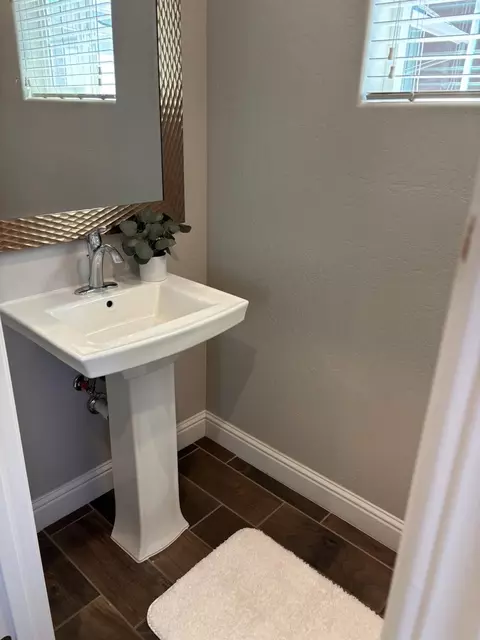 Bath - 4158 Duncan Ave, Clovis, CA 93619 photo 1 of 4