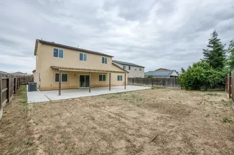 Exterior - 1391 Shoreside Dr, Madera, CA 93637 photo 6 of 8