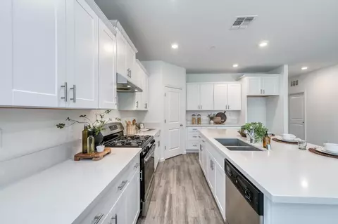 Kitchen - 1391 Shoreside Dr, Madera, CA 93637 photo 1 of 4