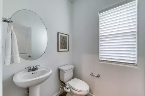 Bath - 1391 Shoreside Dr, Madera, CA 93637 photo 1 of 4
