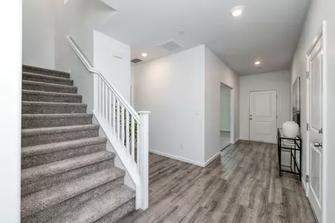 Entry Way - 1391 Shoreside Dr, Madera, CA 93637 photo 1 of 3