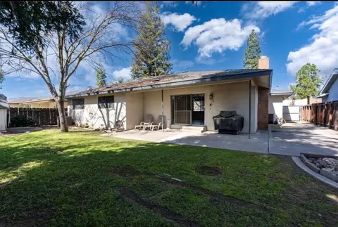 2265 E Herndon Ave, Fresno, CA 93720
