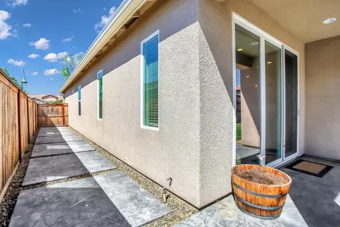 Exterior - 4433 Oak Knoll Rd, Madera, CA 93636 photo 11 of 12
