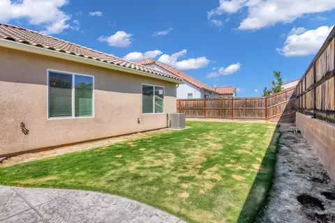 Exterior - 4433 Oak Knoll Rd, Madera, CA 93636 photo 9 of 12