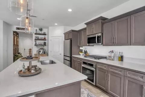 Kitchen - 4433 Oak Knoll Rd, Madera, CA 93636 photo 3 of 4