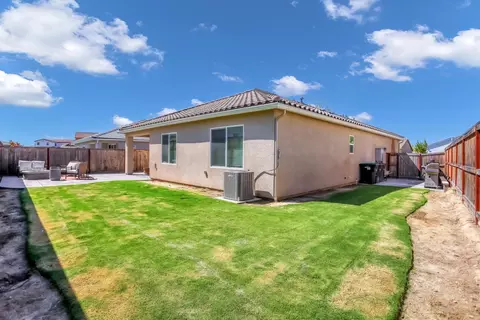 Exterior - 4433 Oak Knoll Rd, Madera, CA 93636 photo 10 of 12