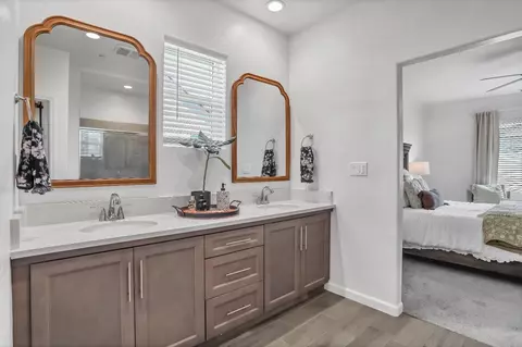 Bath - 4433 Oak Knoll Rd, Madera, CA 93636 photo 1 of 3