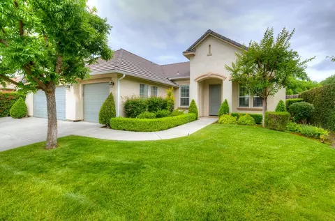 3235 Rall Ave, Clovis, CA 93619