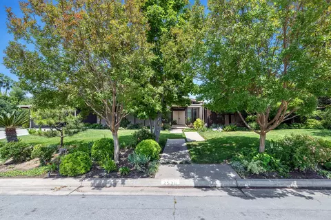 2530 W Wrenwood Ave, Fresno, CA 93711