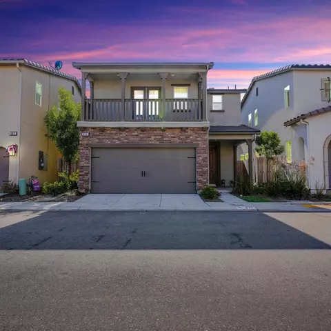 611 N Cattail Ct, Fresno, CA 93727